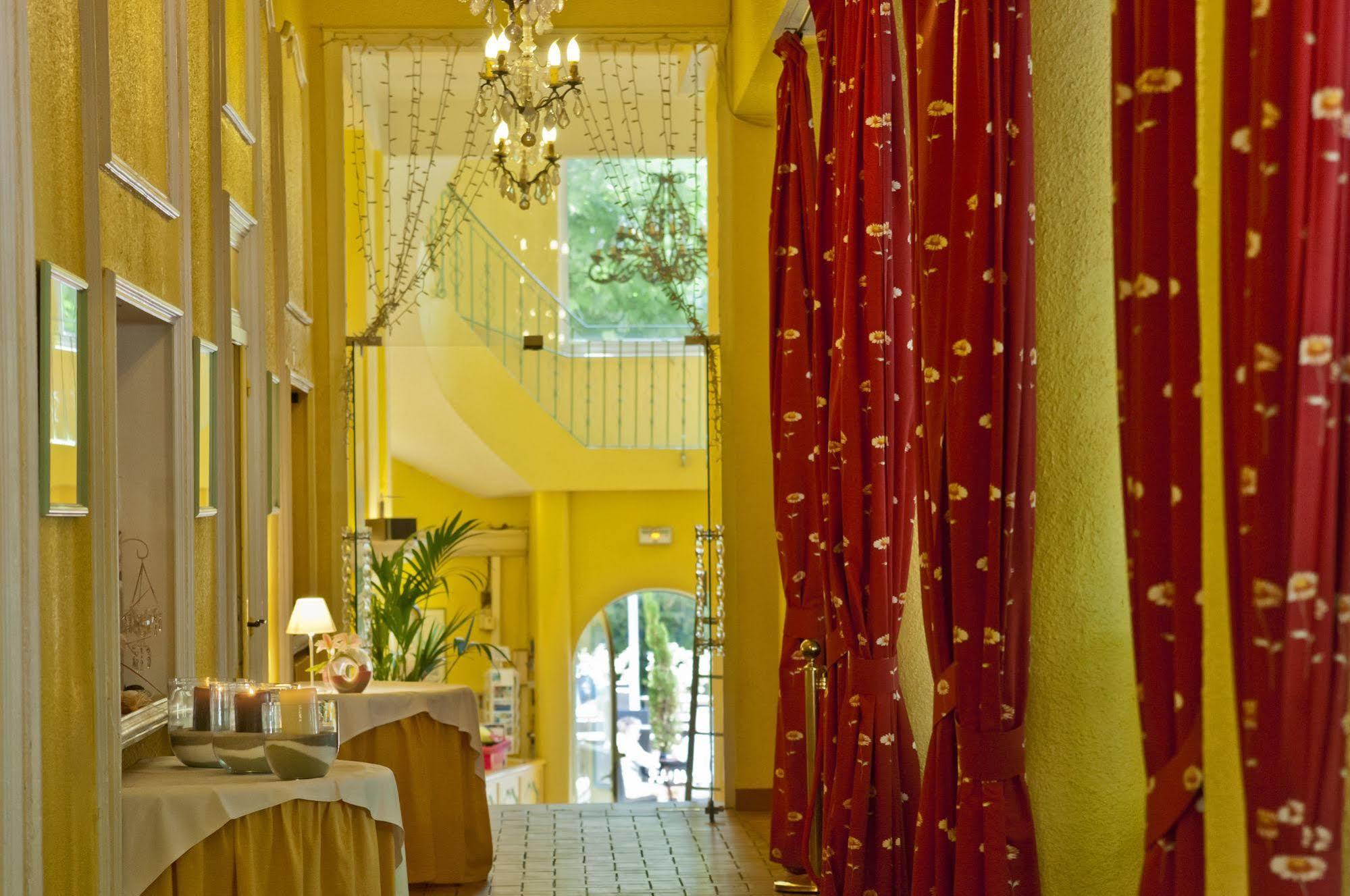 Hotel Mileade Mediterranee - Port-Фрежюс Экстерьер фото